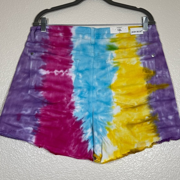 Judy Blue “snow cone” denim shorts, size 1X - Picture 4 of 4